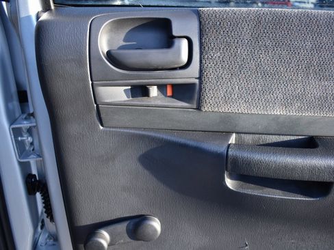 Used 2004 Dodge Dakota Sport w/ Deluxe Convenience Group image 13