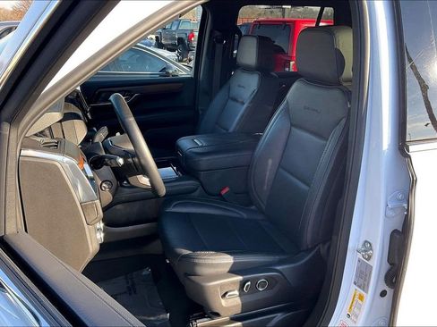 Used 2025 GMC Yukon Denali image 23