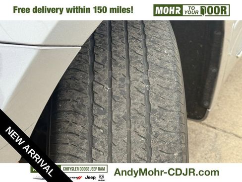 Used 2017 Chrysler Pacifica Touring-L image 11