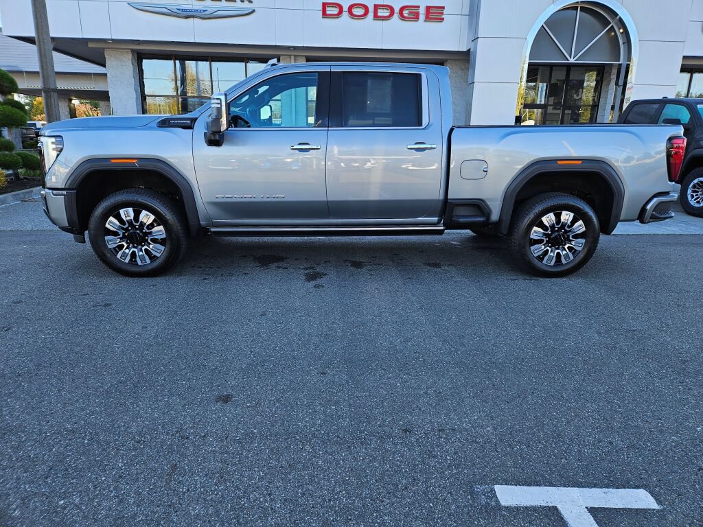Used 2024 GMC Sierra 3500 Denali Ultimate AWD/4WD image 2