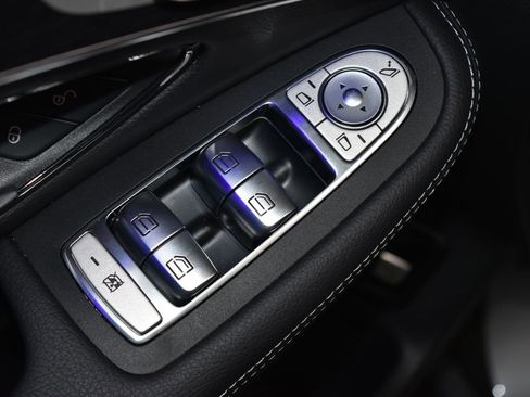 Used 2022 Mercedes-Benz GLC 300 4MATIC image 6