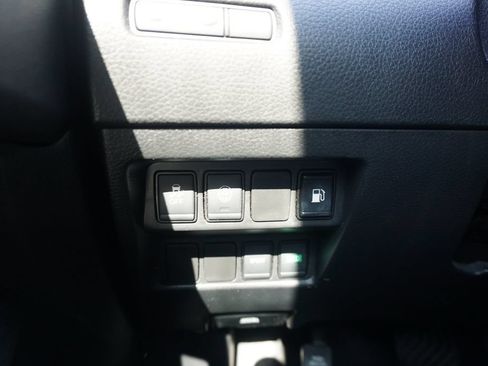 Used 2019 Nissan Rogue S w/ Special Edition Package FWD image 4