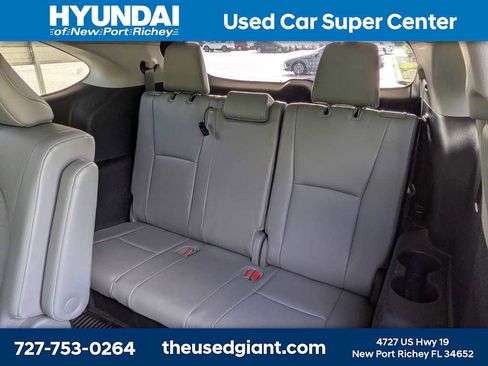 Used 2021 Toyota Highlander XLE AWD/4WD image 17