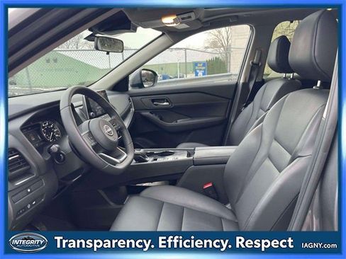 Used 2024 Nissan Rogue SV w/ SV Premium Package image 15