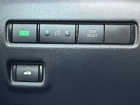 Used 2024 Nissan Sentra SV FWD image 8
