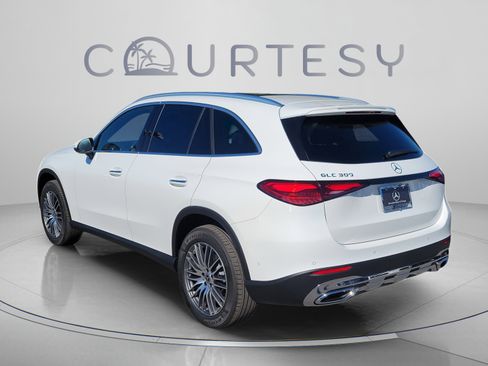 Certified 2026 Mercedes-Benz GLC 300 image 3