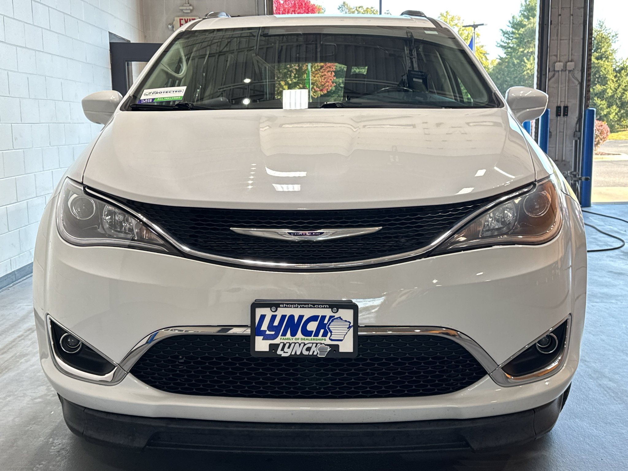 Used 2020 Chrysler Pacifica Touring-L FWD image 8