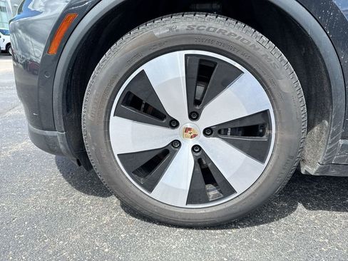 Used 2024 Porsche Macan 4 Electric AWD/4WD image 7