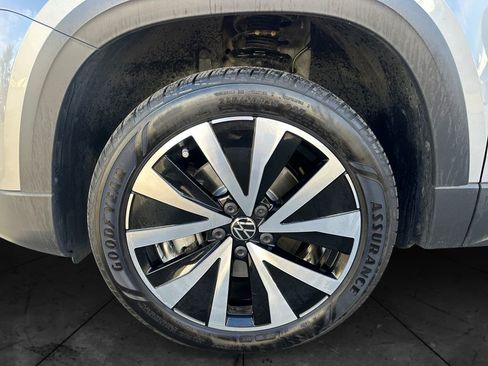 Used 2022 Volkswagen Taos SE image 9