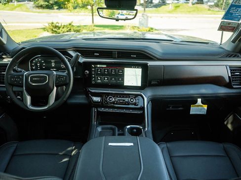 New 2026 GMC Sierra 3500 Denali w/ Denali Reserve Package image 12