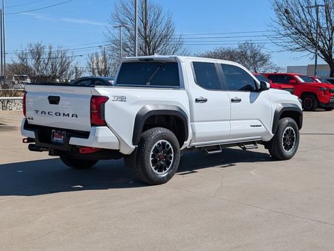 Used 2024 Toyota Tacoma TRD Off-Road image 6
