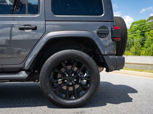 Used 2022 Jeep Wrangler Unlimited Sahara w/ Cold Weather Group AWD/4WD image 6