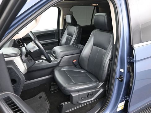 Used 2023 Ford Expedition XLT image 10