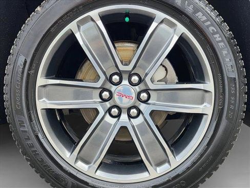 Used 2017 GMC Acadia Denali w/ Technology Package AWD/4WD image 9