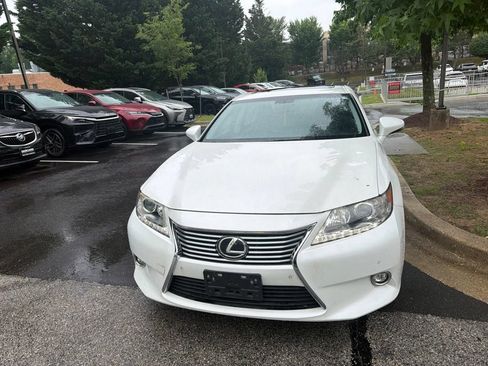 Used 2014 Lexus ES 350 w/ Luxury Package FWD image 3