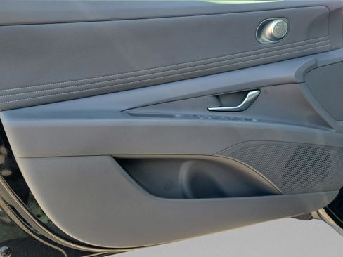 Used 2025 Hyundai Elantra Sport image 12