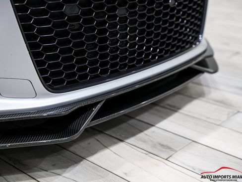 Used 2018 Audi R8 V10 w/ Carbon Exterior Package AWD/4WD image 39