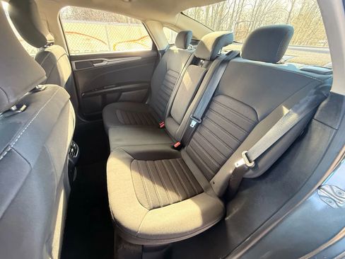 Used 2019 Ford Fusion SE image 19