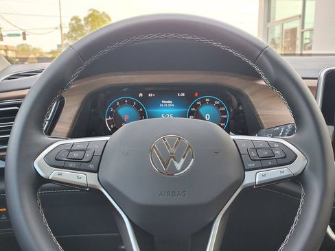 New 2026 Volkswagen Atlas SE FWD image 27