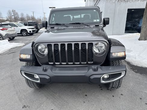 Used 2023 Jeep Gladiator Sport image 9