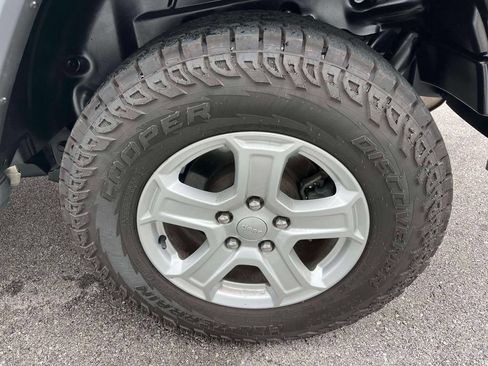 Used 2018 Jeep Wrangler Unlimited Sport S AWD/4WD image 11