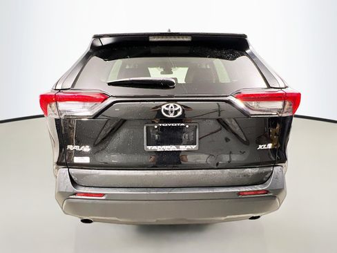 Used 2021 Toyota RAV4 XLE w/ Convenience Package FWD image 6