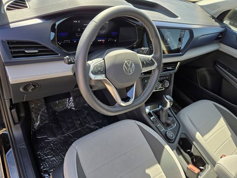 Used 2024 Volkswagen Taos SE w/ Panoramic Sunroof Package image 12