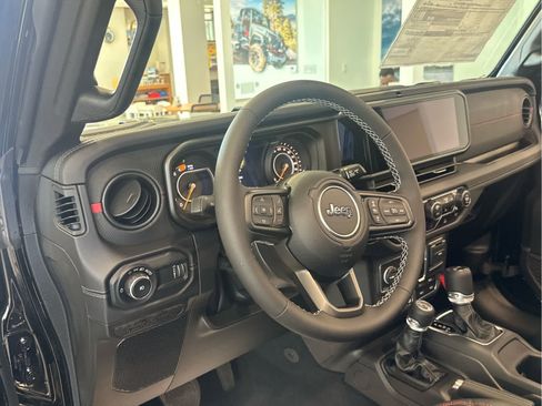 New 2025 Jeep Wrangler Rubicon w/ XTREMEE 35" Tire Package image 30