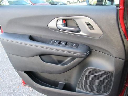 New 2026 Chrysler Pacifica Select image 17