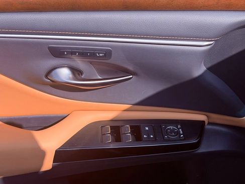 Certified 2023 Lexus ES 350 w/ Premium Package FWD image 17