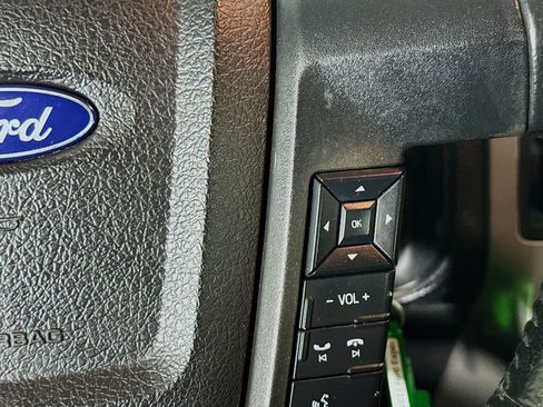 Used 2017 Ford Expedition XLT w/ Equipment Group 202A AWD/4WD image 13