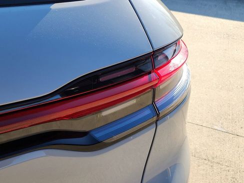 Certified 2025 Porsche Macan image 11