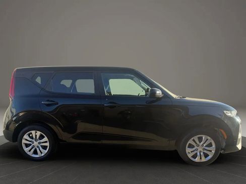 Used 2020 Kia Soul LX image 4