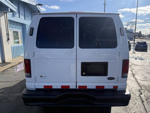 Used 2010 Ford E-250 and Econoline 250 image 4