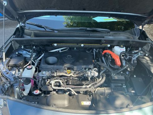 Certified 2024 Toyota Venza LE AWD/4WD image 20