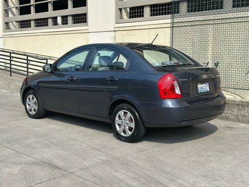 Used 2010 Hyundai Accent GLS image 5