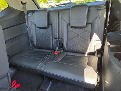 Used 2025 Volkswagen Atlas SE FWD image 12