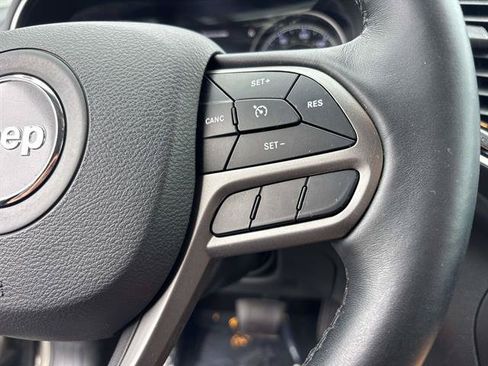 Used 2019 Jeep Cherokee Limited AWD/4WD image 19
