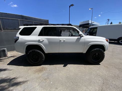 Used 2022 Toyota 4Runner SR5 Premium w/ Moonroof Package AWD/4WD image 7