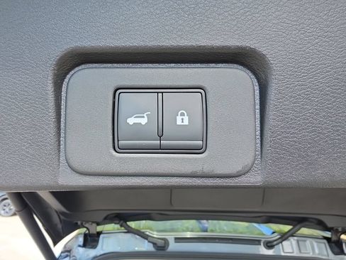 Certified 2025 Nissan Rogue SV FWD image 36