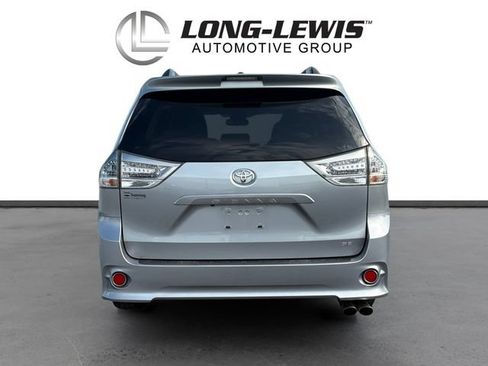 Used 2017 Toyota Sienna SE FWD image 4