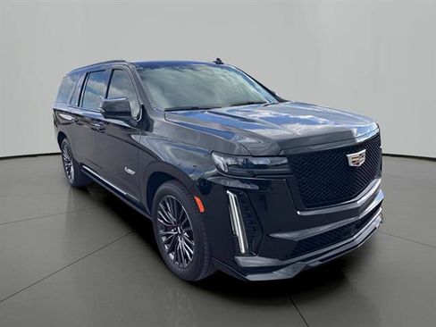 Certified 2024 Cadillac Escalade ESV V w/ Heavy-Duty Trailer Package image 6