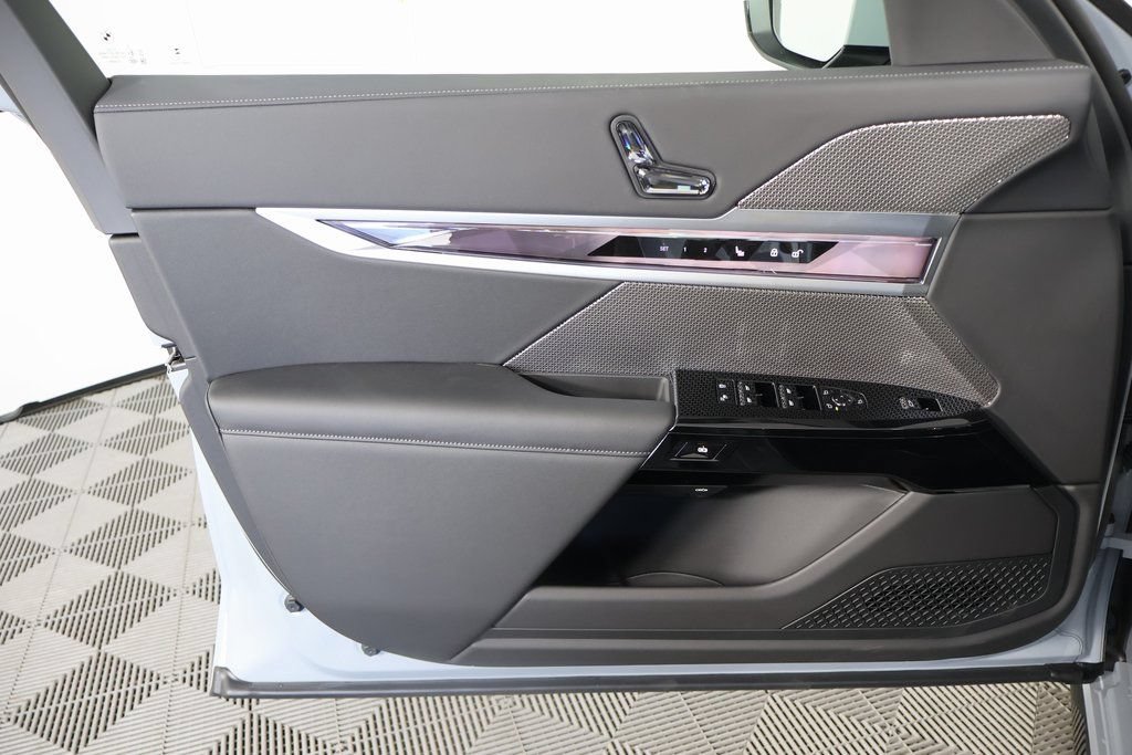 New 2026 BMW 740i w/ Premium Package RWD image 7