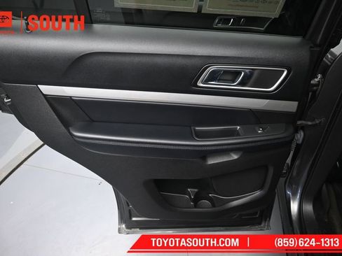Used 2017 Ford Explorer XLT w/ Equipment Group 202A FWD image 27