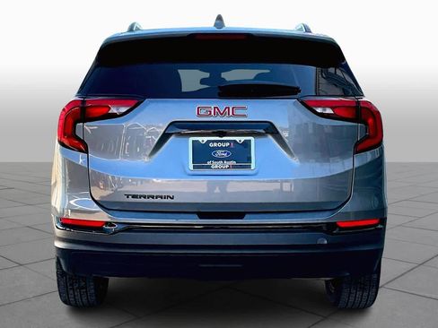 Used 2021 GMC Terrain SLE w/ Driver Convenience Package image 4