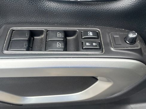 Used 2021 Nissan Titan SV w/ SV Convenience Package AWD/4WD image 8