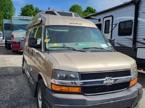 Used 2010 Chevrolet Express 3500 Extended w/ Power Package image 5