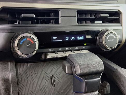 Used 2025 Toyota Tacoma SR5 AWD/4WD image 20