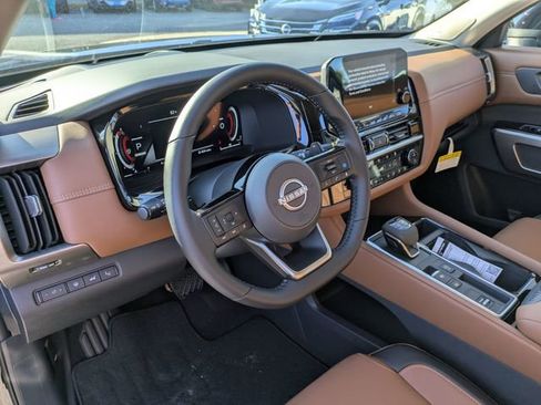 New 2025 Nissan Pathfinder Platinum w/ Black Appearance Package image 13