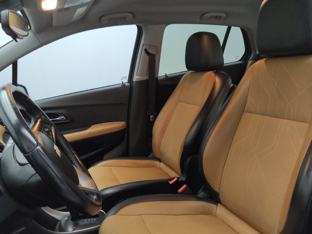 Used 2018 Chevrolet Trax LT w/ LT Convenience Package FWD image 17